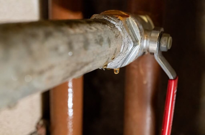 7 Critical Structural Signs of Hidden Leaks Requiring Urgent Plumbing Services