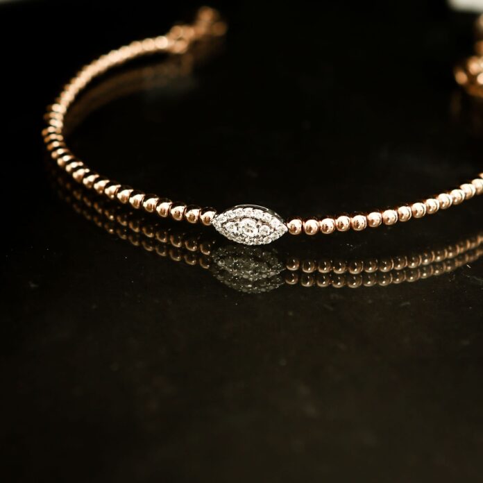 The Rise of Minimalist Luxury Jewellery: Less is More in 2026