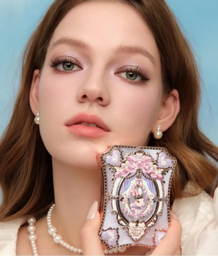 Colour Palette Eyeshadow Ideas for Soft and Bold Styles